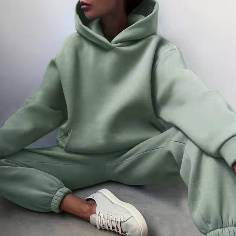 Women's Oversize Tracksuit Set with Hood and Jogging Trousers