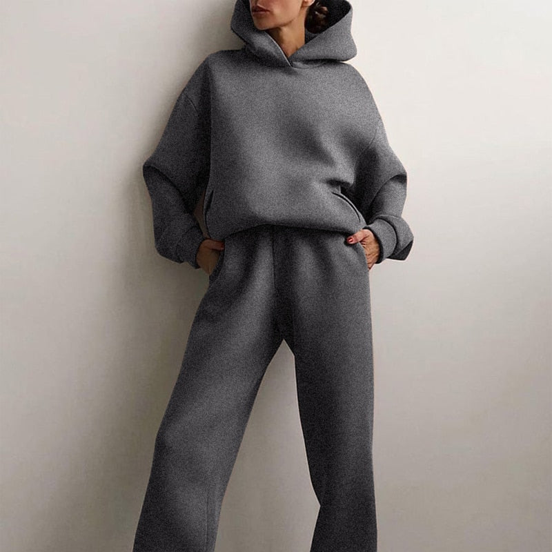 Women's Oversize Tracksuit Set with Hood and Jogging Trousers