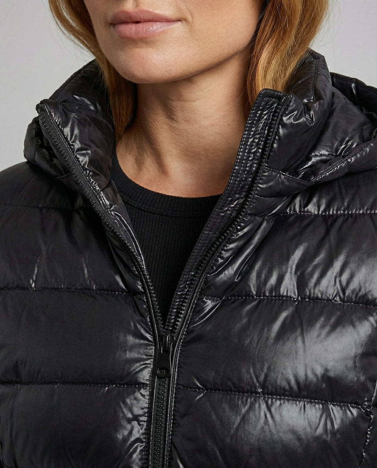 Women's Ultra-Light Puffer Jacket – Removable Hood & Fitted Cut