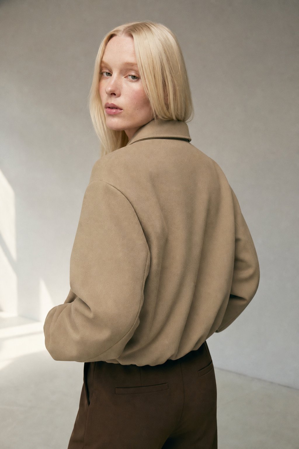 Women's Cropped Lightweight Puffer Jacket with Full Zip and Collar