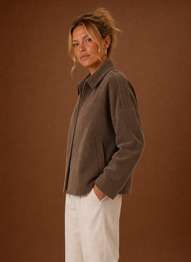 Women's Oversized Suede Jacket with Classic Collar and Zip Front