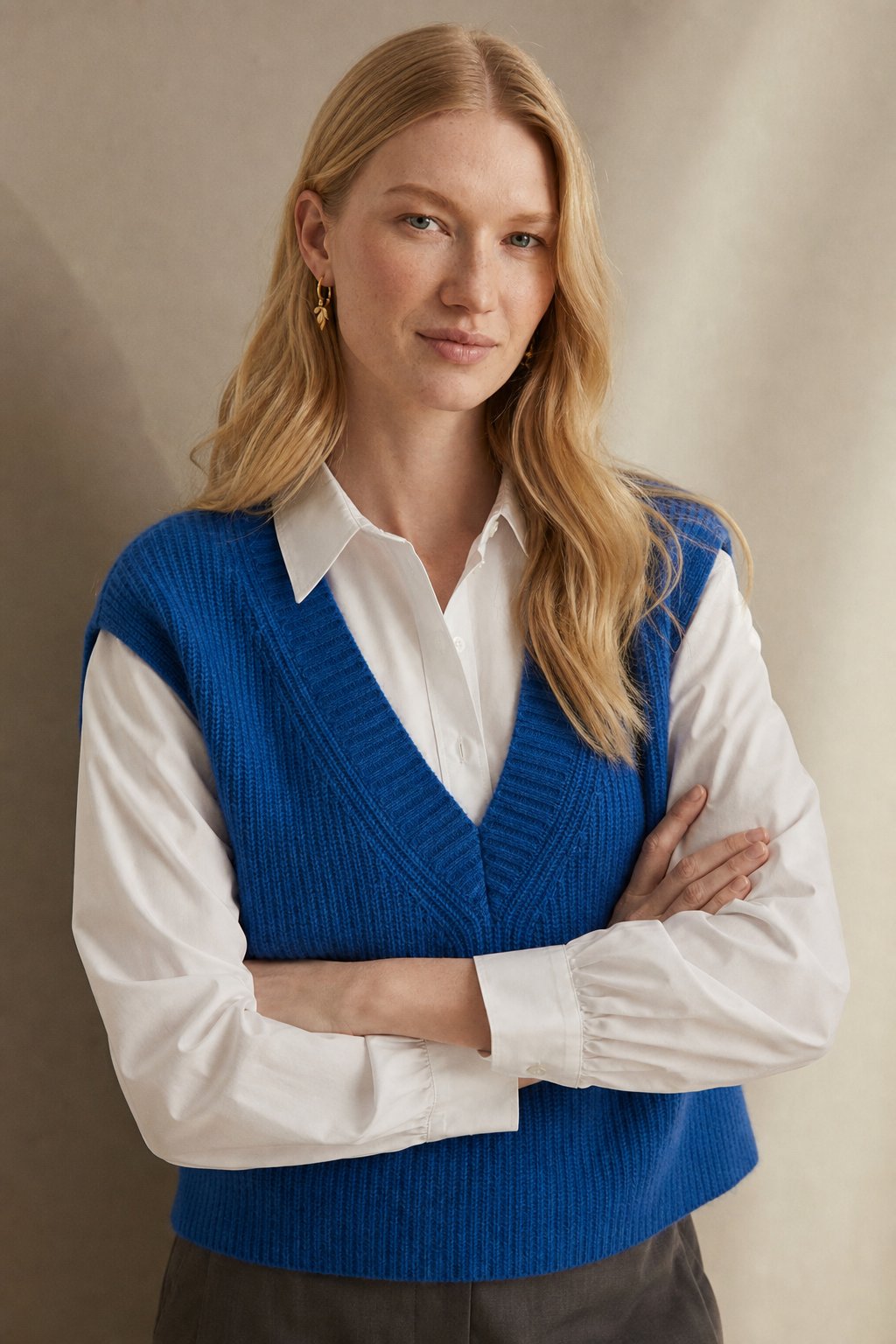 Women's Ribbed Cashmere Sweater Vest with V Neck and Sleeveless Design