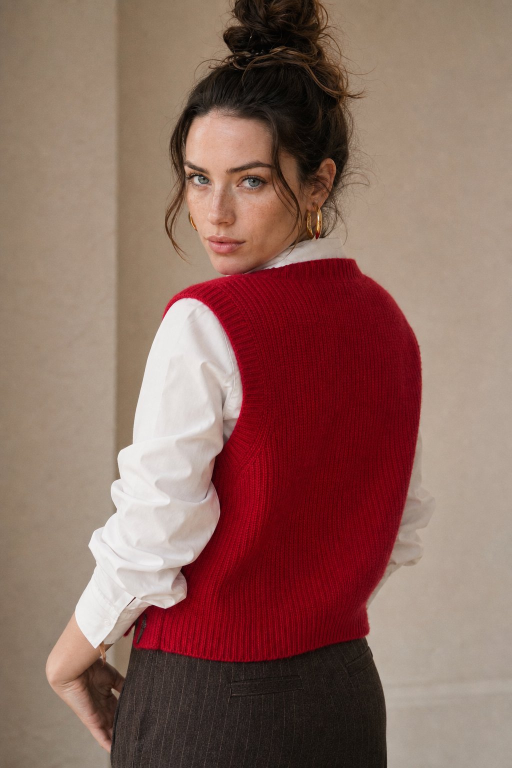 Women's Ribbed Cashmere Sweater Vest with V Neck and Sleeveless Design