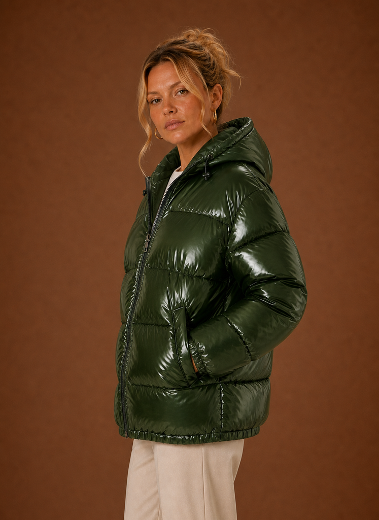 Women's Oversized Hooded Puffer Jacket with Full Zip and Side Pockets
