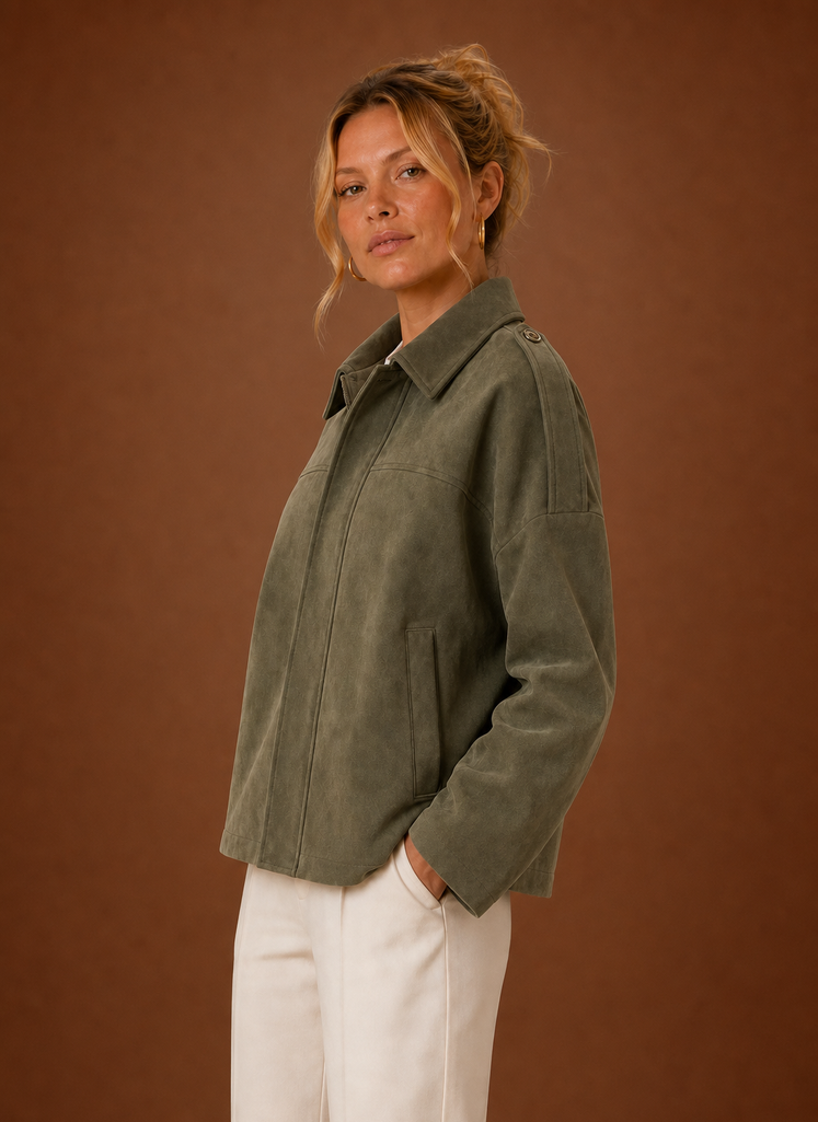 Women's Oversized Suede Jacket with Classic Collar and Zip Front