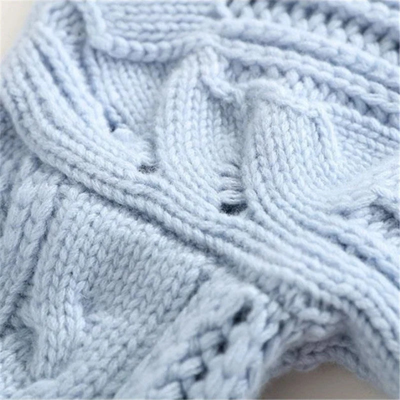 Women's Cable Knit Turtleneck Sweater with Textured Pattern and Long Sleeves