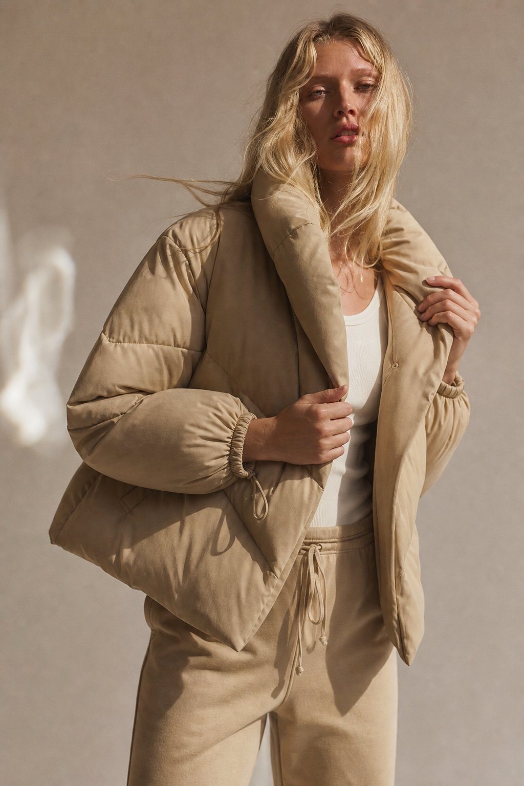 Women's Hooded Down Puffer Jacket with Zip Front and Pockets