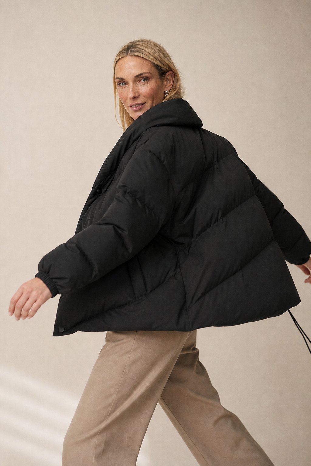 Women's Hooded Down Puffer Jacket with Zip Front and Pockets